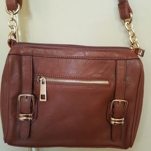 💥NWOT 💥C Charlie's Brown Zipper close purse.